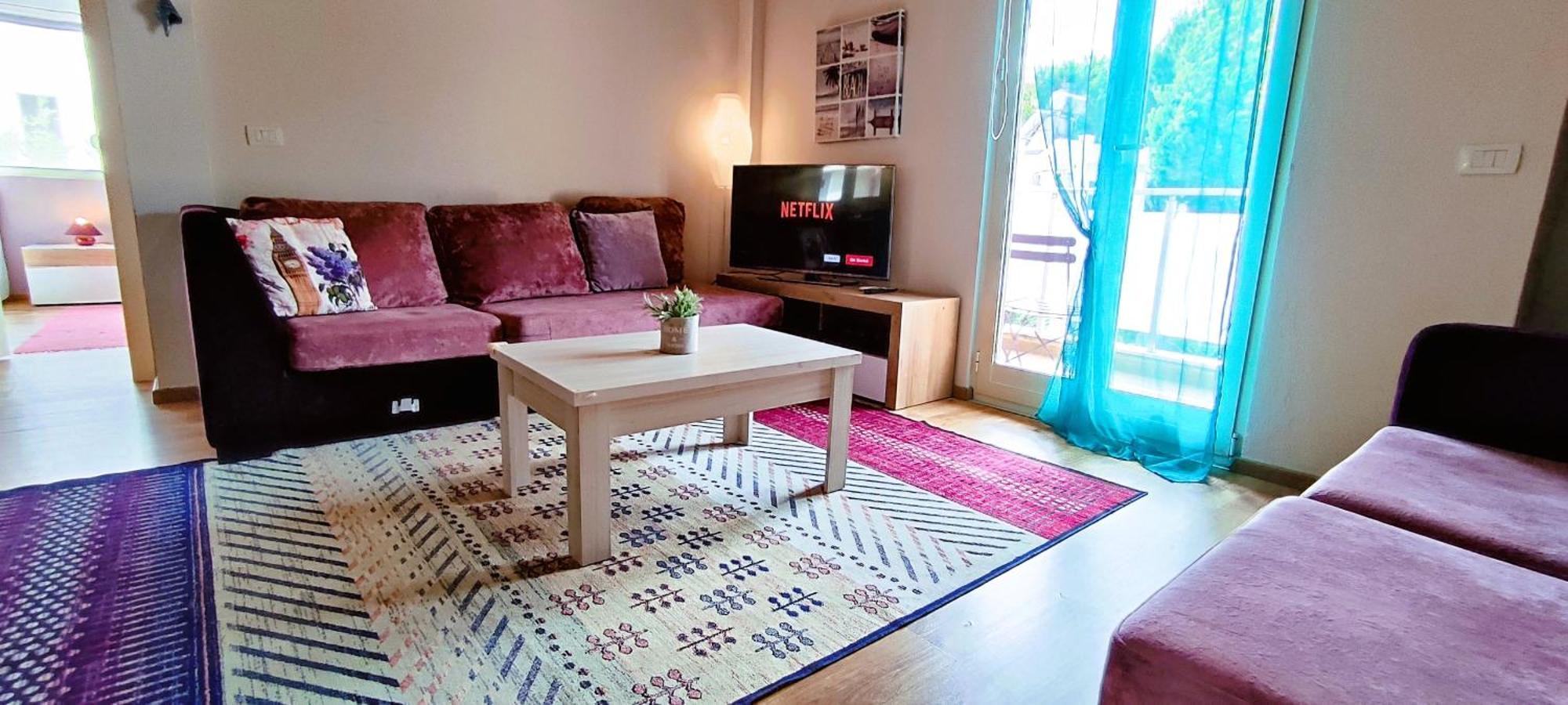 Seasons 3 Apartment Golem (Tirana)